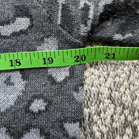 HEARTLOOM Anthropologie Natalia Grey Animal Print Crewneck Sweater - Medium - Picture 9 of 15